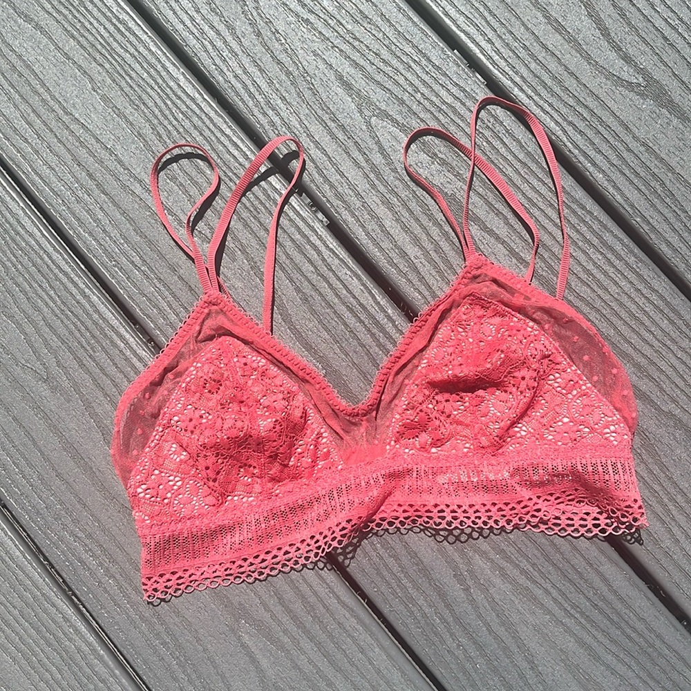 Victoria’s Secret Lace Coral Color Unlined Bralette